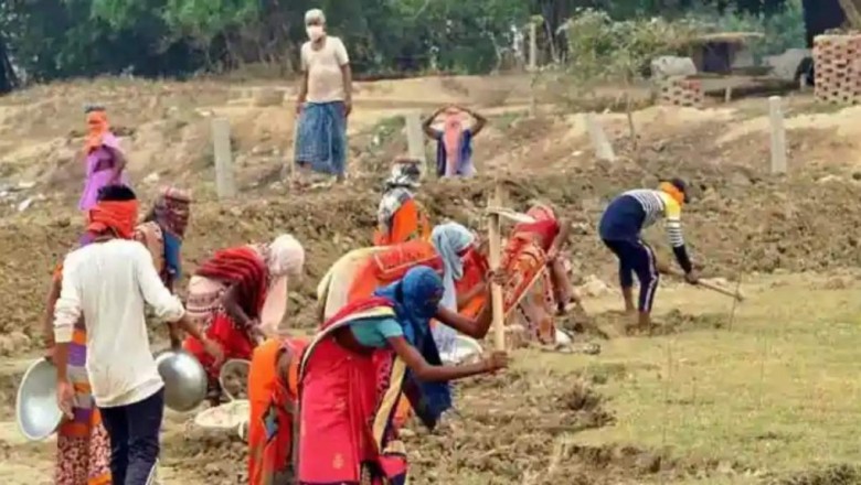 श्रमिकों के लिए न्यूनतम वेतन की नई दरें निर्धारित की गयी छत्तीसगढ़ में :