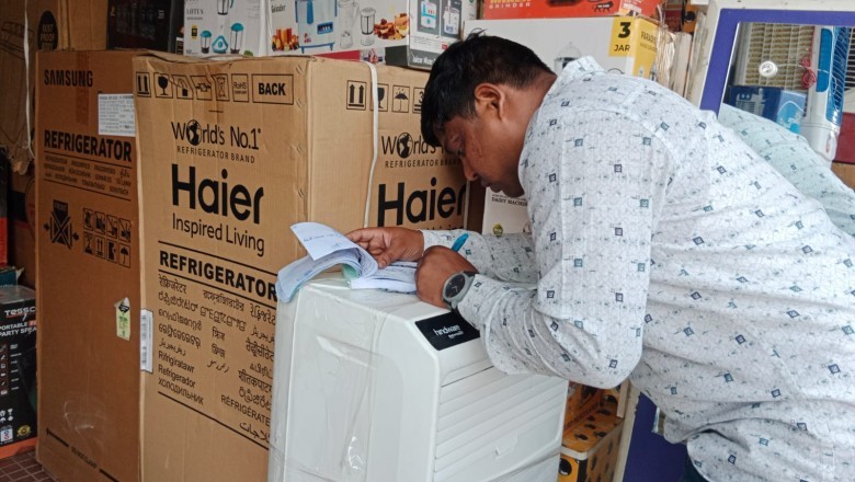 गंदगी कचरा करने वाले एवं दुकान के बाहर समान रखने वालों पर लगा 26 सौ रुपये का जुर्माना,अबअतिक्रमण करने वालों के सामान होगे जब्त: