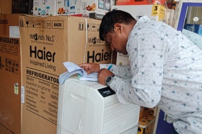 गंदगी कचरा करने वाले एवं दुकान के बाहर समान रखने वालों पर लगा 26 सौ रुपये का जुर्माना,अबअतिक्रमण करने वालों के सामान होगे जब्त: