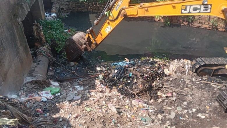 बारिश पूर्व नालों की सफाई के लिए जुटा निगम, विभिन्न संसाधनों के साथ सफाई कर्मचारी मैदान पर :