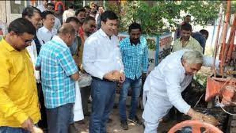 विधायक अरुण वोरा व महापौर धीरज बाकलीवाल ने किया सड़क निर्माण कार्य का भूमिपूजन,पटरीपार क्षेत्रवासियों में भारी उत्साह: