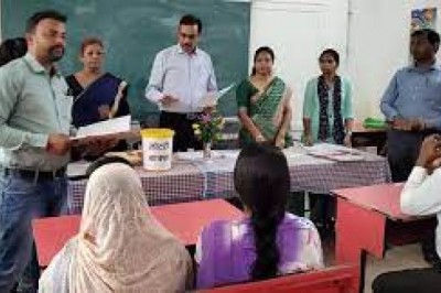 स्वामी आत्मानंद उत्कृष्ट अंग्रेजी माध्यम विद्यालयों में विद्यार्थियों का प्रवेश लॉटरी के माध्यम से :