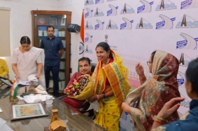केंद्रीय सड़क परिवहन एवं राजमार्ग मंत्री नितिन गडकरी से नई दिल्ली में जिला पंचायत अध्यक्ष गीता घासी साहू ने की मुलाकात :