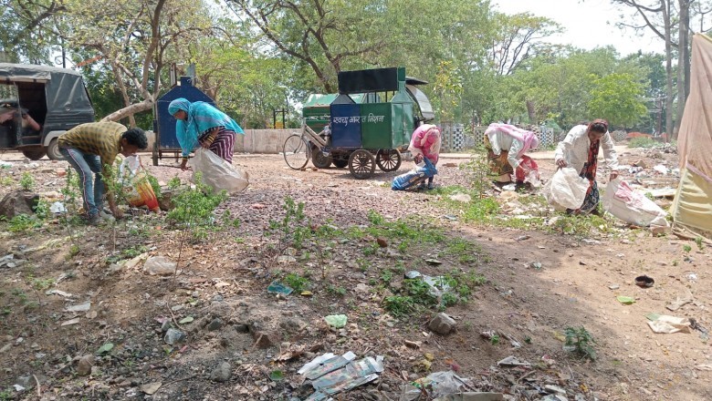 शहर से होने लगा कचरो का सफाया, सड़क व चौक चौराहों से झिल्ली,पन्नी एवं कचरे का हो रहा है उठाव: