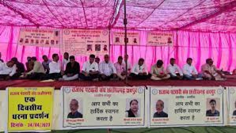आठ सूत्रीय मांग को लेकर पटवारी अनिश्चितकालीन हड़ताल पर