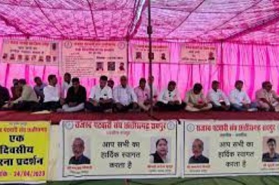 आठ सूत्रीय मांग को लेकर पटवारी अनिश्चितकालीन हड़ताल पर