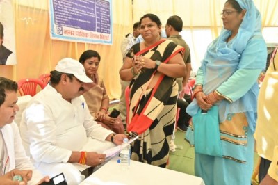 निगम तुहर द्वार अंतर्गत महापौर संग गोठ के तहत महापौर नीरज पाल ने वार्ड 30 प्रगति नगर का किया दौरा, समस्याओं को लेकर लोगों से हुए रूबरू और निराकरण के लिए दिए निर्देश :