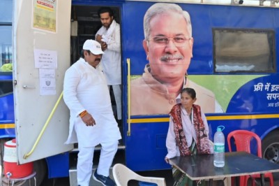 विश्व रक्तचाप दिवस के अवसर पर महापौर नीरज पाल ने मोबाइल मेडिकल यूनिट के स्वास्थ्य शिविर का किया निरीक्षण, अब तक शिविर में 1 लाख 77 हजार लोग ले चुके है स्वास्थ्य लाभ :