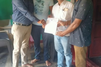 अध्यक्ष सरपंच संघ छुईखदान ने ग्रामीणों को योजनाओं के संबंध में विस्तार पूर्वक दी गयी जानकारिया...