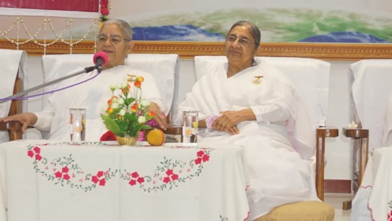 जीवन में दृढ़ता, सच्चाई, सादगी है तो परमात्मा हजार भुजाओं से सदा हाजिर है... राजयोगिनी कैलाश दादी गुजरात