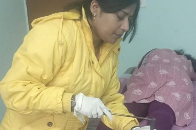 जिले के शासकीय आयुष पॉली क्लीनिक में आयुर्वेद पद्धति से जनसामान्य बड़ी संख्या में ले रहे उपचार का लाभ :