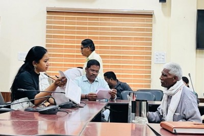 जनदर्शन में आवेदन में हुई त्वरित कार्यवाही जामुल निवासी  बंशी लाल साहू को मिला श्रवण यंत्र :