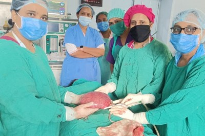 जिला चिकित्सालय में 8 किलो के ओवरी सिस्ट का हुआ ऑपरेशन :