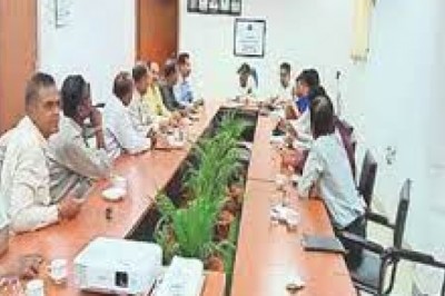 इंटक पदाधिकारियों की टाउनशिप प्रबंधन के साथ बैठक हुई:650 वर्गफुट के मकानों की लाइसेंस पॉलिसी लागू हो इंटक..