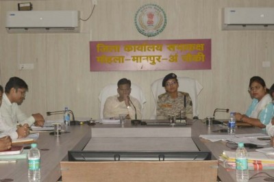 किसानों को खाद-बीज की कमी न हो इसका विशेष ध्यान रखें - कलेक्टर :