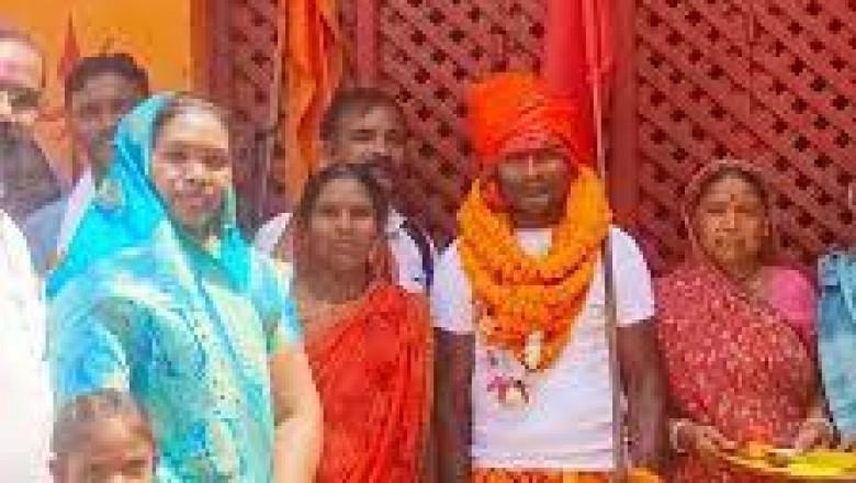 मां वैष्णो देवी दर्शन के लिए पैदल यात्रा:बालोद के राजेंद्र को विधायक कुंवर सिंह निषाद ने किया रवाना,65 दिनों में पहुंचेंगे माता के दरबार...