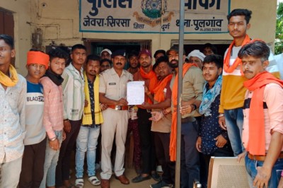 अनैतिक घटना को अंजाम देने वाले के खिलाफ सख्त से सख्त कार्यवाही की मांग को लेकर उत्तरी बजरंग दल विभाग पहुंचा जेवरा सिरसा चौकी