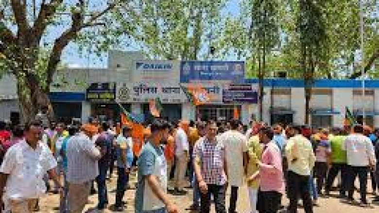 पूर्व प्रधानमंत्री के चित्र पर कालिख पोतने को लेकर विरोध :भाजपा कार्यकर्ताओं ने किया छावनी थाने का घेराव,आरोपियों को गिरफ्तार करने की कर रहे मांग...