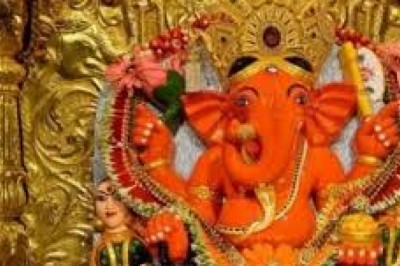 सिद्धिविनायक मंदिर पहुंचे सारा- विक्की