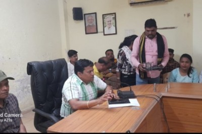 आयुष्मान कार्ड/आधार कार्ड बनाने मिशन मोड़ पर करे काम:आयुक्त :