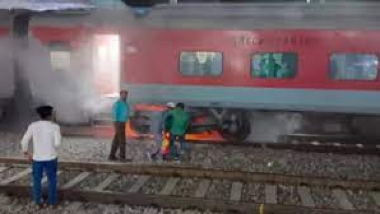 बड़ा रेल हादसा टला, दुर्ग से रवाना हुई इस ट्रेन के AC कोच में लगी आग, यात्री सुरक्षित...