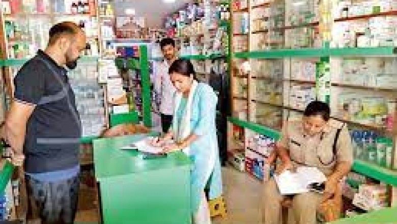 पुलिस एवं ड्रग विभाग ने संयुक्त कार्यवाही की: मेडिकल स्टोर में नशीली दवा की बिक्री नहीं करने दी समझाइश...