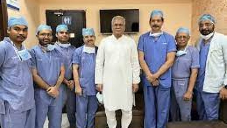 सीएम भूपेश के पिता नंदकुमार बघेल अस्पताल में भर्ती : घर में गिरने के बाद आई थी चोट,बांए पैर की हड्डी हुई फ्रैक्चर,डॉक्टरों ने की सर्जरी...
