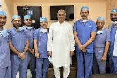 सीएम भूपेश के पिता नंदकुमार बघेल अस्पताल में भर्ती : घर में गिरने के बाद आई थी चोट,बांए पैर की हड्डी हुई फ्रैक्चर,डॉक्टरों ने की सर्जरी...