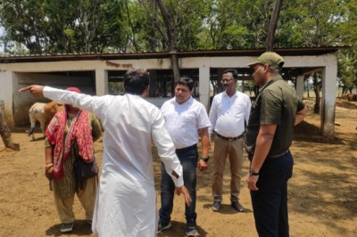 आयुक्त लोकेश चन्द्राकर ने किया गौठान का औचक निरीक्षण,वर्मी खाद निर्माण की प्रक्रिया में तेजी लाने के दिए निर्देश...