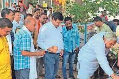 डामरीकरण कार्य का भूमिपूजन :वार्ड 43 आदर्श नगर में 19 लाख से डामरीकरण शुरू...