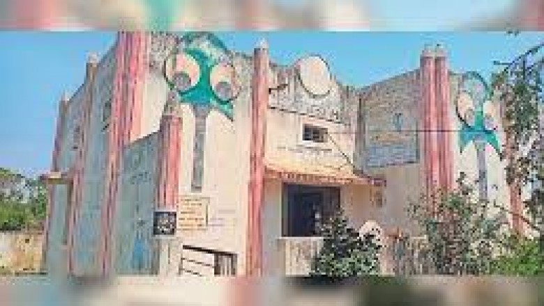 फंड का अभाव :पसौद में बने प्रदेश के पहले मॉडल आंगनबाड़ी केंद्र का 8 साल से नहीं हुआ रंग-रोगन...