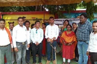 एकसूत्रीय मांग : छत्तीसगढ़ राज्य स्तरीय शिक्षा संघ , शिक्षक कर रहे है हड़ताल ....