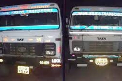 पुलिस ने पकड़े एक नंबर के दो ट्रेलर : टैक्स चोरी के लिए एक वाहन के नंबर प्लेट कई गाड़ियों में लगाकर चलाते हैं ट्रांसपोर्टर...