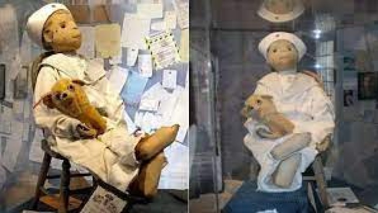 Shocking: इस गुड़िया ने कई लोगों की जिंदगी को किया बर्बाद, दुनिया की सबसे शापित Doll!