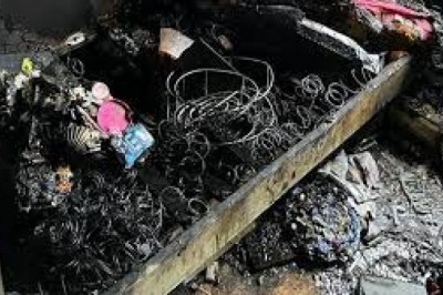 गलत बैटरी का किया इस्‍तेमाल, देखिए पलभर में बेडरूम का कैसा हो गया हाल