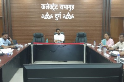 कलेक्टर ने समीक्षा बैठक में अधिकारियों को दिए निर्देश ,साथ ही राजस्व प्रकरणों के निराकरण में तेजी लाएं..