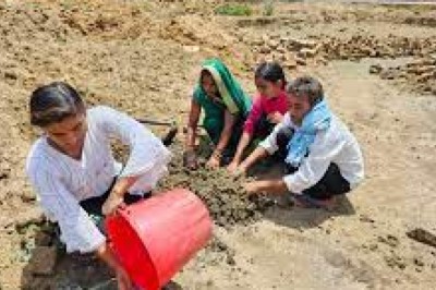 6 घंटे ईंट बनाकर किया नीट क्वालीफाई: बेटी ने बिना कोचिंग घर में पढ़कर पाई सफलता, बड़ी बहन ने टॉप किया कॉलेज...