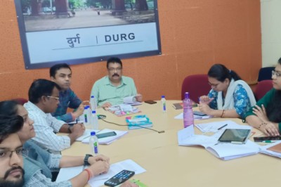 विडियो कॉफ्रेंस के माध्यम से निर्वाचन कार्यों की समीक्षा....
