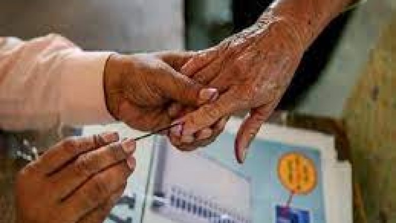छत्तीसगढ़ में निकाय उपचुनाव के लिए वोटिंग: 8 पार्षद, पंच, सरपंच, जनपद-जिला पंचायत सदस्य के 198 पदों के लिए डाले जा रहे वोट..