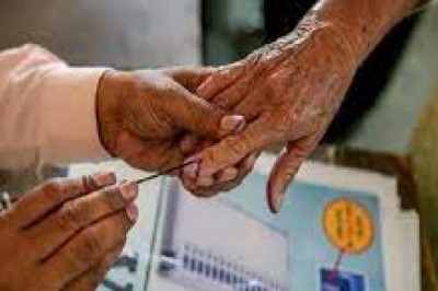 छत्तीसगढ़ में निकाय उपचुनाव के लिए वोटिंग: 8 पार्षद, पंच, सरपंच, जनपद-जिला पंचायत सदस्य के 198 पदों के लिए डाले जा रहे वोट..