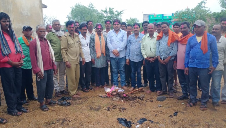 डुमरडीहकला में सर्किल यादव समाज का बनेगा सामुदायिक भवन,जनपद सभापति ओमप्रकाश साहू ने किया भूमिपूजन...