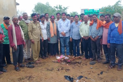 डुमरडीहकला में सर्किल यादव समाज का बनेगा सामुदायिक भवन,जनपद सभापति ओमप्रकाश साहू ने किया भूमिपूजन...