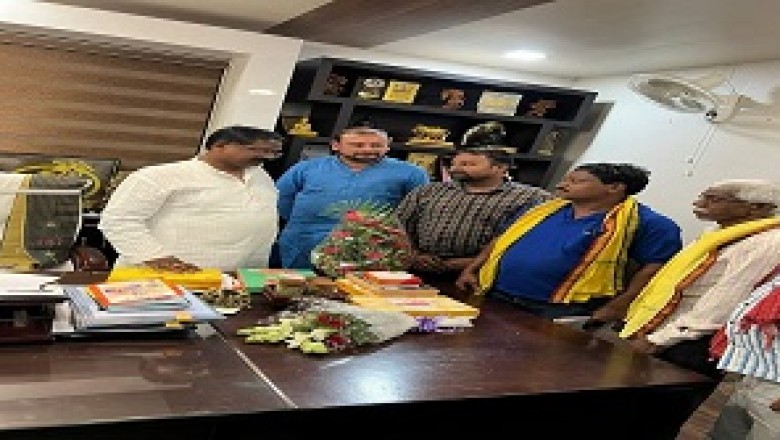 प्रभारी मंत्री अमरजीत भगत से सौजन्य मुलाक़ात किया...