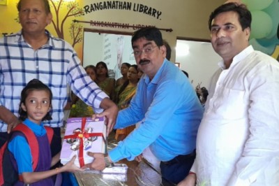शाला प्रवेश उत्सव में सम्मिलित हुए : विधायक, महापौर व सभापति,नन्हे मुन्ने बच्चों को तिलक लगाकर एवं मिठाई खिलाकर नई कक्षा में किया स्वागत...