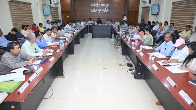 कलेक्टर ने की शासन के प्राथमिकता वाले कार्यों की समीक्षा....