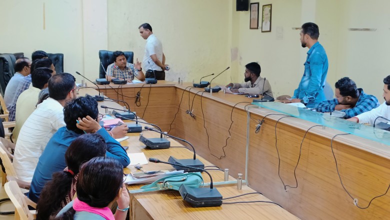 आयुक्त :लापरवाही किये जाने पर आर्किटेक्ट व पीएमसी के इंजीनियर्स पर होगी कार्रवाई