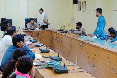 आयुक्त :लापरवाही किये जाने पर आर्किटेक्ट व पीएमसी के इंजीनियर्स पर होगी कार्रवाई