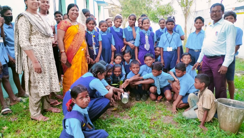पार्रीखुर्द में मनाया प्रवेशोत्सव ,प्रवेश लेने वाले बच्चों का स्वागत कर स्कुल परिसर में पौधे लगाए...
