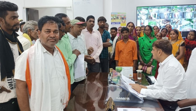 जगमडवा गांव के लोगों ने नहर, नाली निर्माण कराए जाने की की है मांग ...