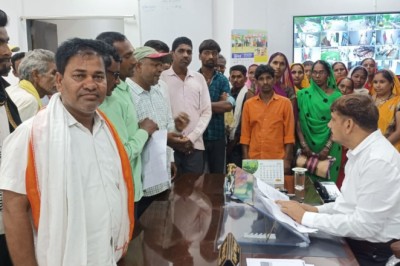 जगमडवा गांव के लोगों ने नहर, नाली निर्माण कराए जाने की की है मांग ...